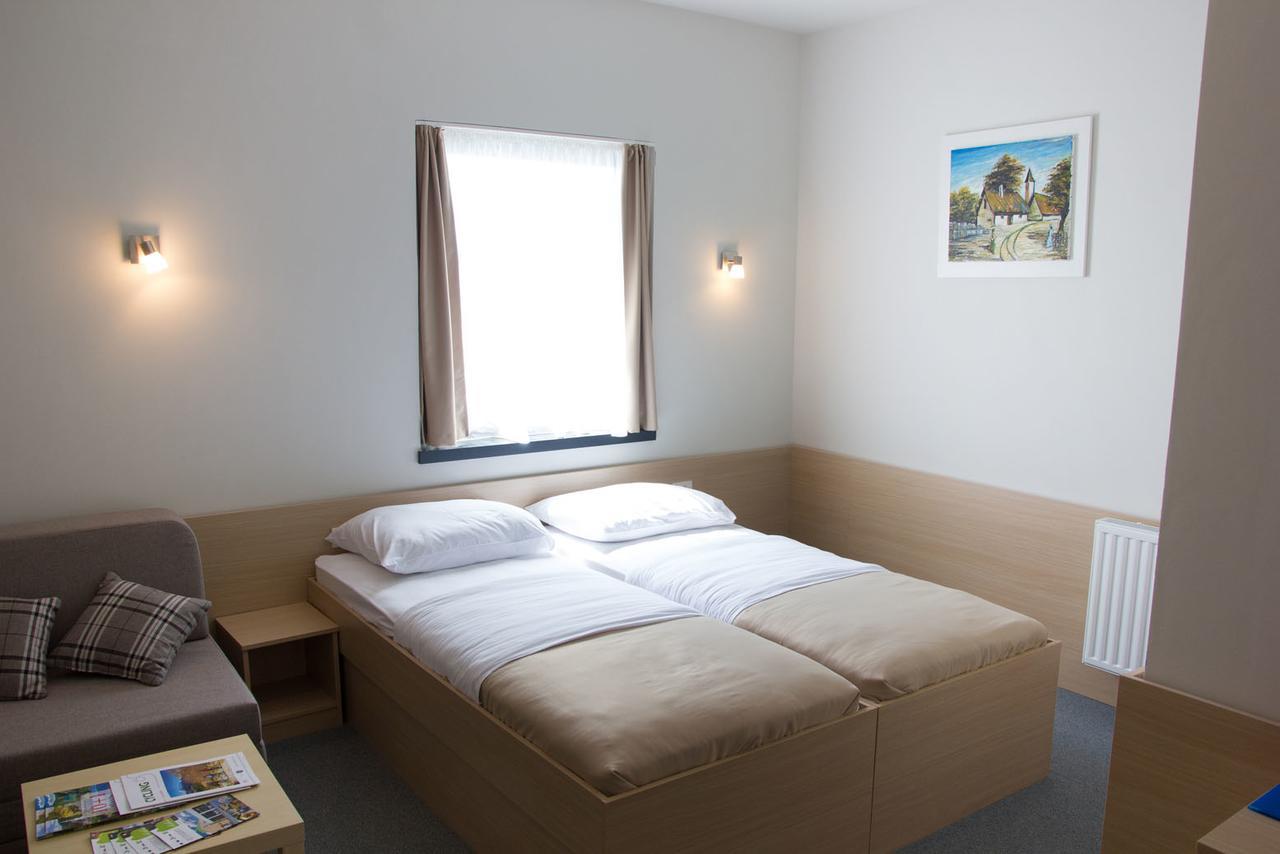 Hotel Lika Jug Brinje Esterno foto