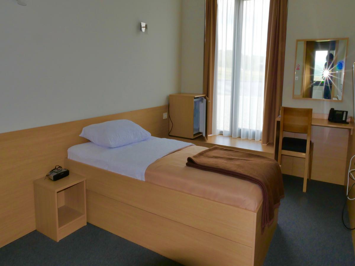 Hotel Lika Jug Brinje Esterno foto